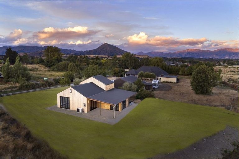 Photo of property in 2/19 Monteith Road, Albert Town, Wanaka, 9382