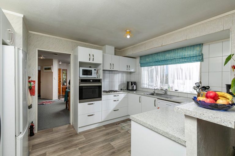 Photo of property in 14 Miriam Corban Heights, Henderson, Auckland, 0612