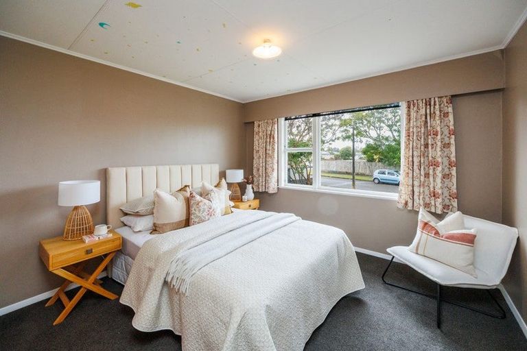 Photo of property in 4 Ellesmere Crescent, Highbury, Palmerston North, 4412