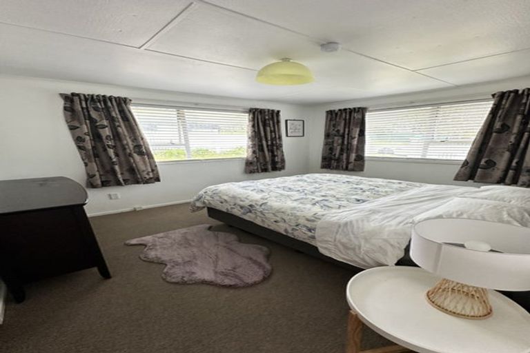 Photo of property in 25 Clapham Grove, Stokes Valley, Lower Hutt, 5019