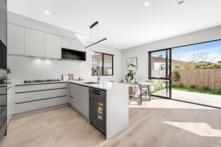 Photo of property in 23b Studfall Street, Pakuranga Heights, Auckland, 2010