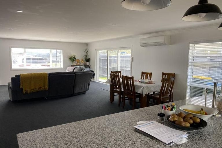 Photo of property in 67 Queen Charlotte Drive, Aotea, Porirua, 5024