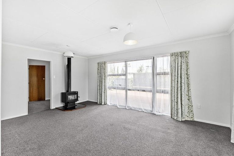 Photo of property in 3 Apollo Parade, Milson, Palmerston North, 4414