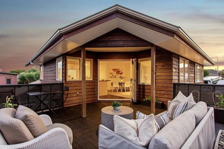 Photo of property in 30a Elliot Street, Howick, Auckland, 2014