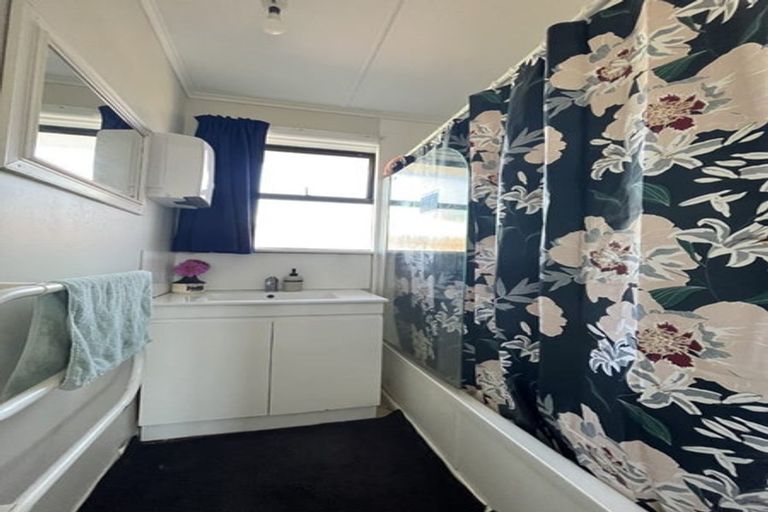 Photo of property in 114 Driver Crescent, Cannons Creek, Porirua, 5024