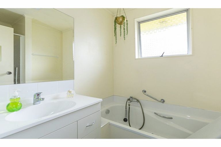 Photo of property in 6 Clyde Carr Crescent, Waimataitai, Timaru, 7910