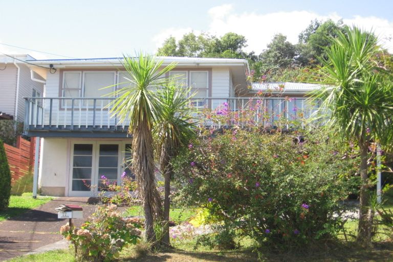 Photo of property in 19 Seaton Road, Murrays Bay, Auckland, 0630