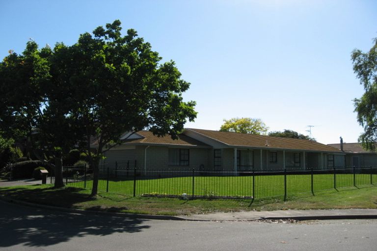 Photo of property in 27 Crosdale Place, Burnside, Christchurch, 8042