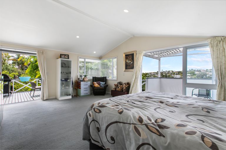 Photo of property in 1/14 Kiteroa Terrace, Rothesay Bay, Auckland, 0630