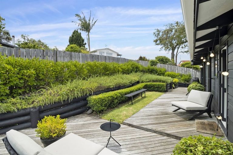 Photo of property in 2/87 Nigel Road, Browns Bay, Auckland, 0630