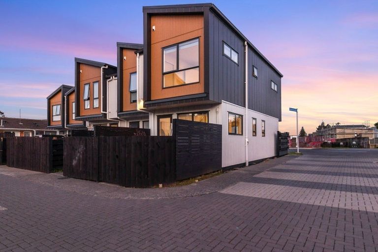 Photo of property in 1 Red Arches Road, Henderson, Auckland, 0610