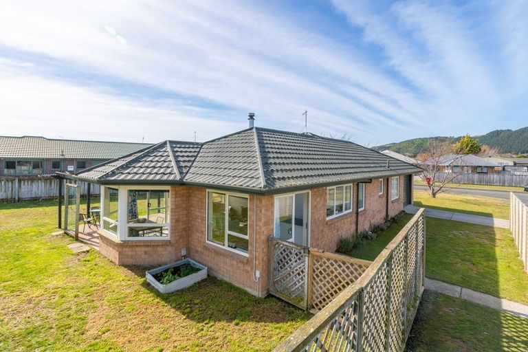 Photo of property in 39 Spackman Crescent, Paraparaumu, 5032