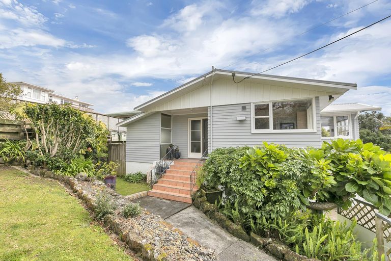 Photo of property in 1/16 Coronation Road, Glenfield, Auckland, 0627