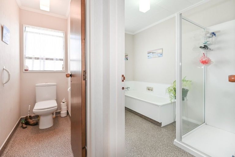 Photo of property in 2/14 Palmer Place, Parkvale, Hastings, 4122