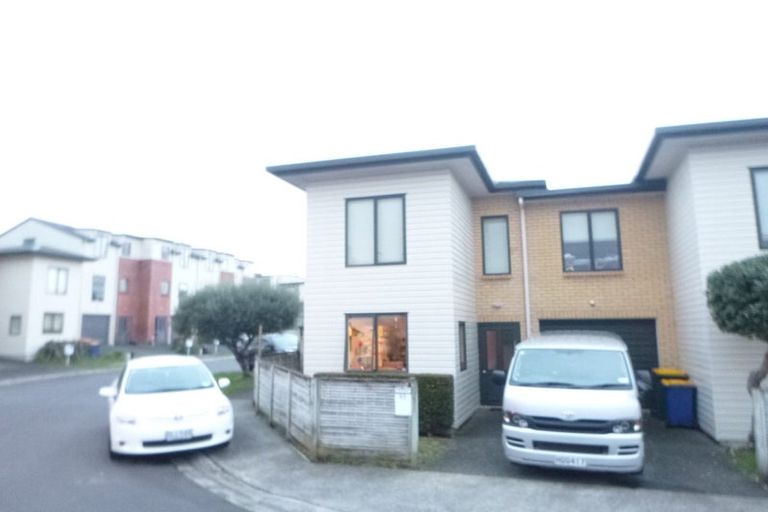 Photo of property in 63 Barnea Circle, Glen Eden, Auckland, 0602