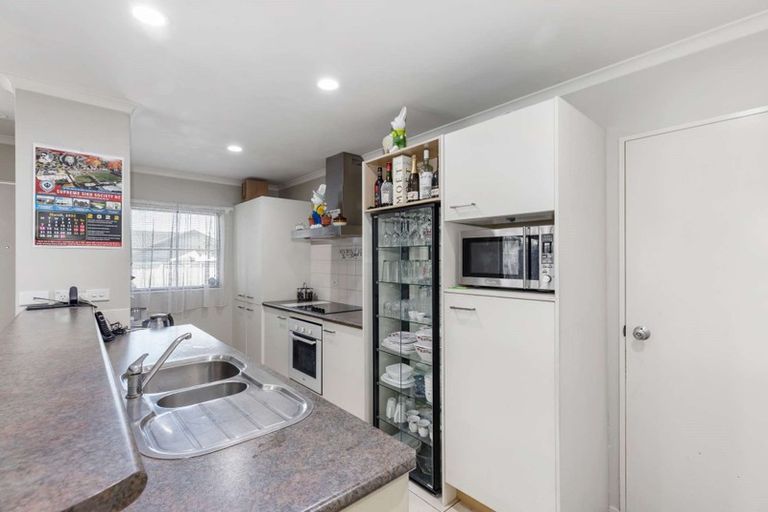 Photo of property in 17 Ashmere Lane, Weymouth, Auckland, 2103