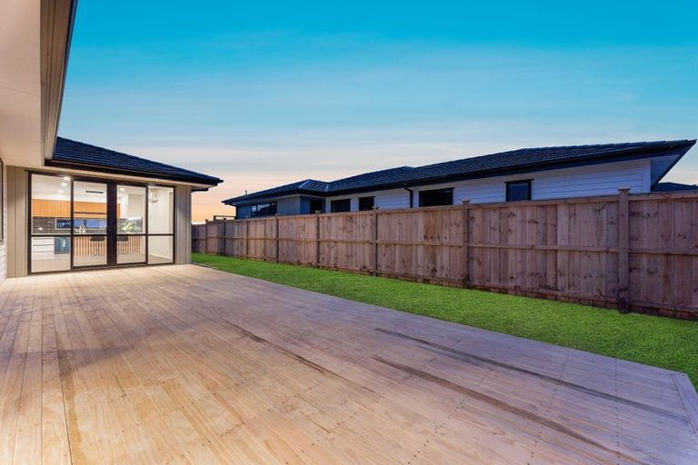 Photo of property in 22 Paihere Street, Huapai, Kumeu, 0810