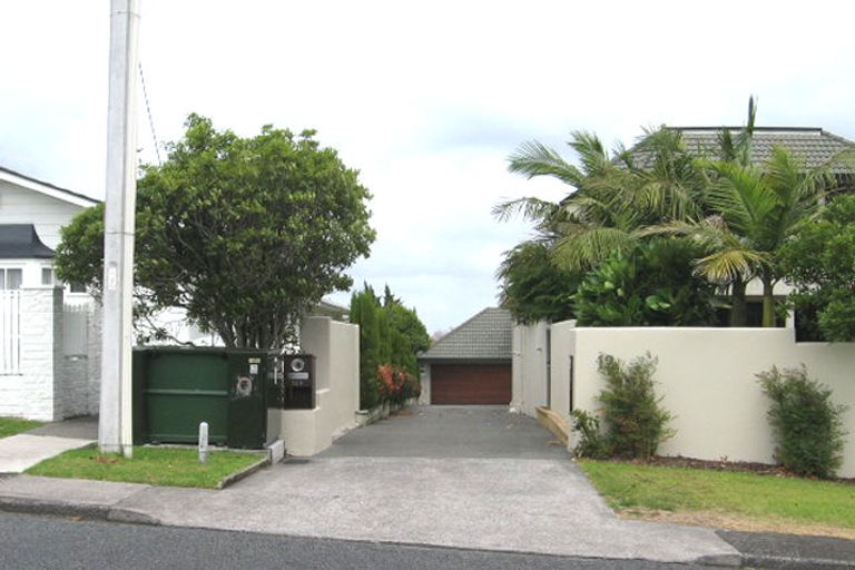 Photo of property in 1/12 Richards Avenue, Forrest Hill, Auckland, 0620