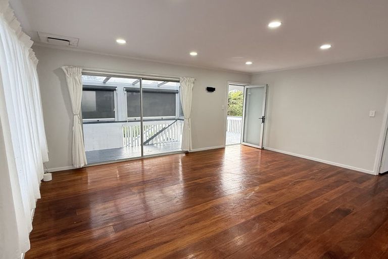 Photo of property in 19 Lancelot Place, Glenfield, Auckland, 0629