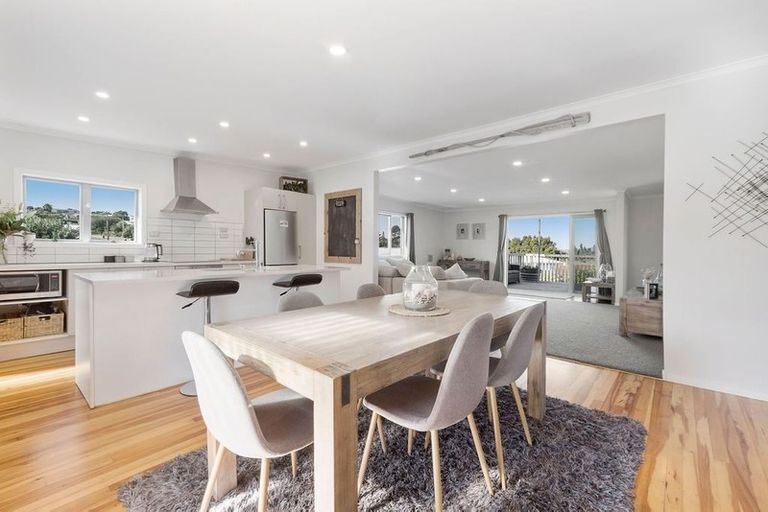 Photo of property in 900b Whangaparaoa Road, Manly, Whangaparaoa, 0930