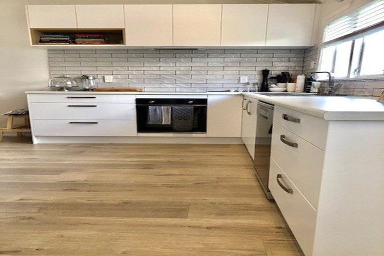 Photo of property in 1/2 East Coast Road, Milford, Auckland, 0620