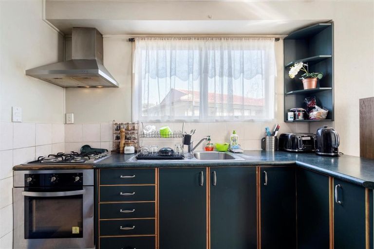 Photo of property in 6 Stella Place, Manurewa, Auckland, 2102