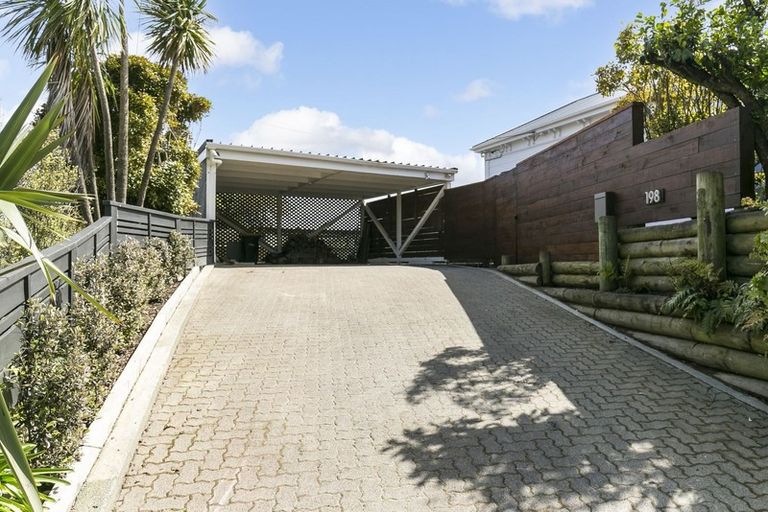 Photo of property in 198 Karori Road, Karori, Wellington, 6012