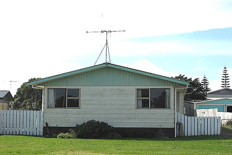 Photo of property in 80 Hinau Street, Castlecliff, Whanganui, 4501