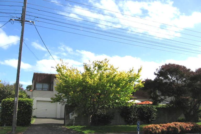 Photo of property in 1/1a Frater Avenue, Milford, Auckland, 0620