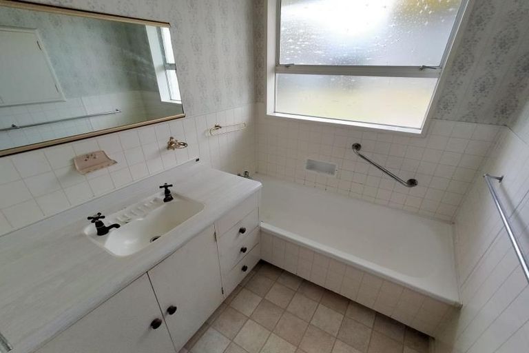 Photo of property in 22 Kings Drive, Levin, 5510