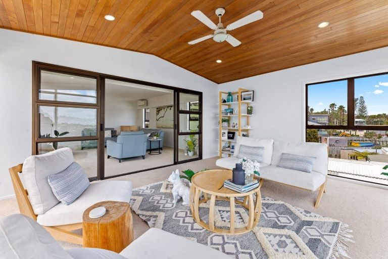 Photo of property in 10 Ardern Avenue, Stanmore Bay, Whangaparaoa, 0932