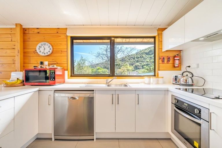 Photo of property in 213a Whites Line East, Waiwhetu, Lower Hutt, 5010