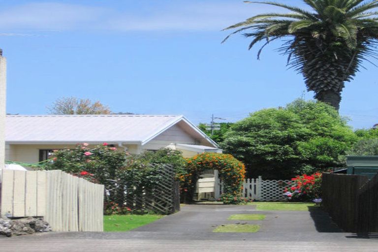 Photo of property in 4 Coronation Road, Mangere Bridge, Auckland, 2022