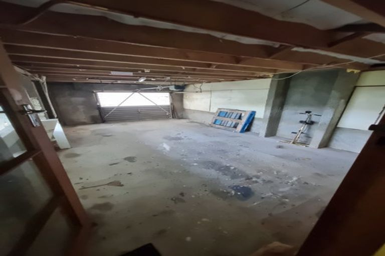 Photo of property in 22 Ocean View Road, Ravensbourne, Dunedin, 9022