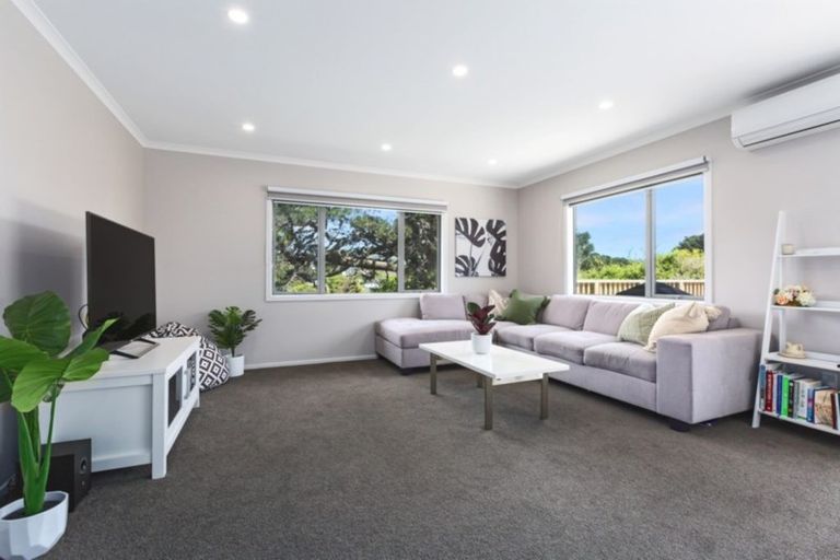 Photo of property in 17a Gloucester Street, Cannons Creek, Porirua, 5024