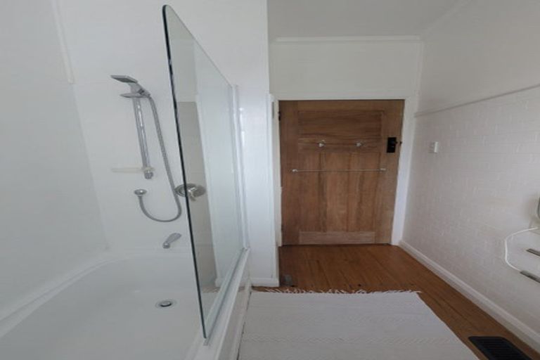 Photo of property in 80a Lyall Parade, Lyall Bay, Wellington, 6022