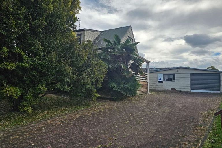 Photo of property in 2 Dalmahoy Place, Wattle Downs, Auckland, 2103