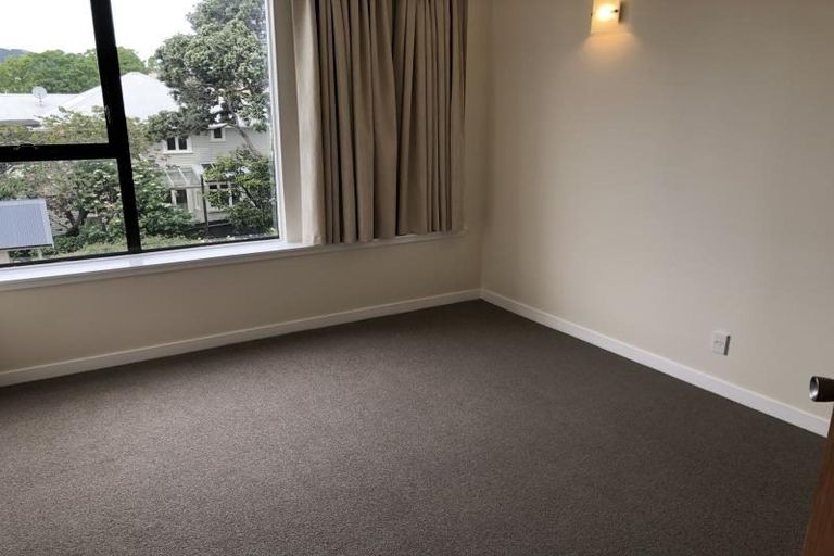 Photo of property in Hobson Court Flats, 28/70 Hobson Street, Thorndon, Wellington, 6011