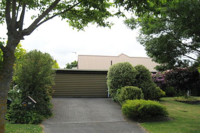 Photo of property in 27 Glenburn Place, Avonhead, Christchurch, 8042