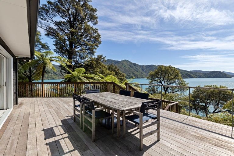 Photo of property in 2045 Queen Charlotte Drive, Ngakuta Bay, Picton, 7281