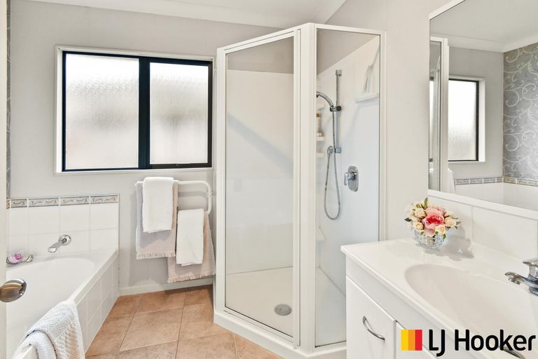 Photo of property in 2a Dan Bryant Place, Pukekohe, 2120