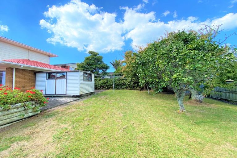 Photo of property in 16 Oliver Twist Avenue, Mellons Bay, Auckland, 2014