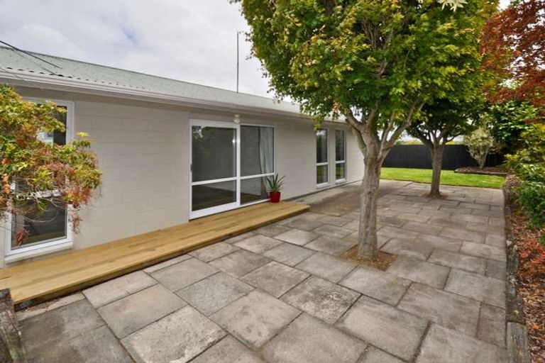 Photo of property in 2/261 Lake Terrace Road, Shirley, Christchurch, 8061