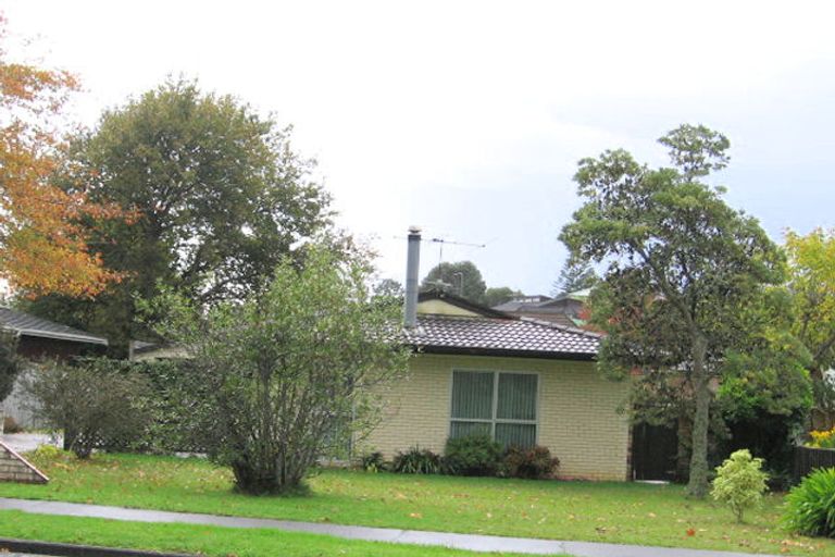 Photo of property in 52 Kurnell Drive, Botany Downs, Auckland, 2010