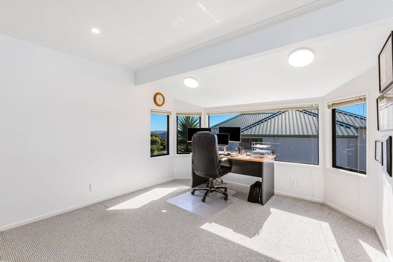 Photo of property in 8 Glengavel Grove, Papakowhai, Porirua, 5024