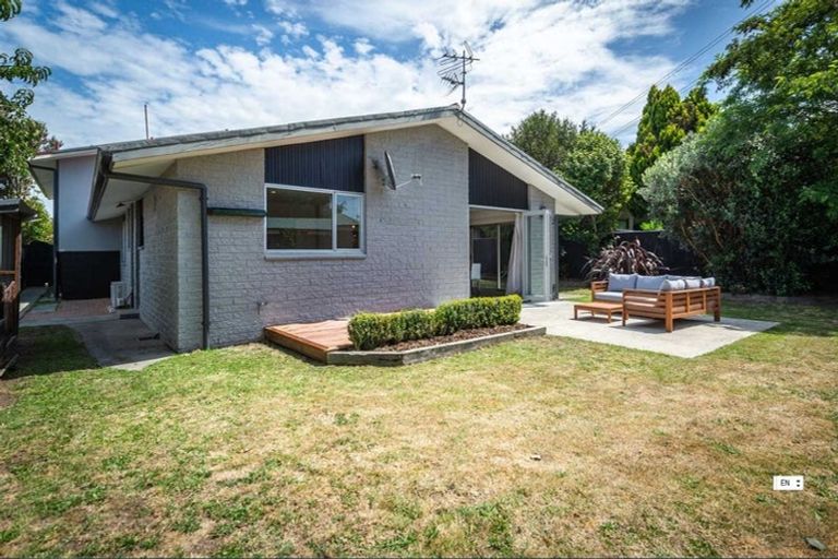 Photo of property in 32 Ambleside Drive, Burnside, Christchurch, 8053