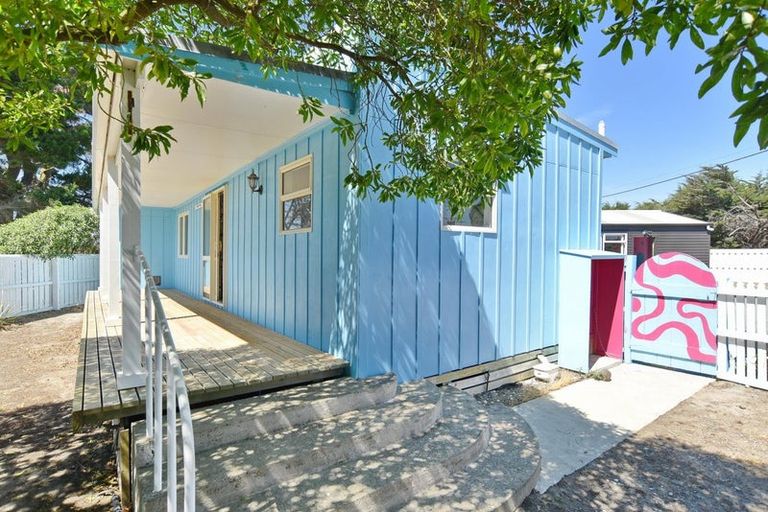 Photo of property in 19 South Crescent, Amberley, 7481