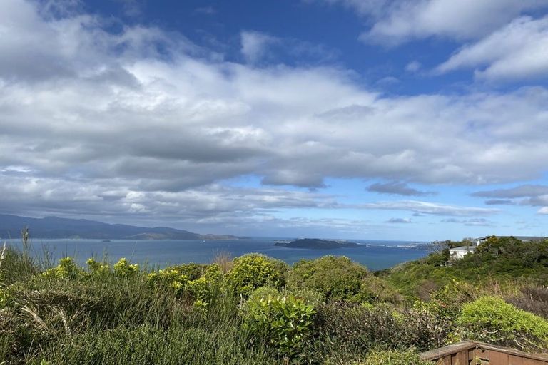 Photo of property in 30 Somes Crescent, Newlands, Wellington, 6037