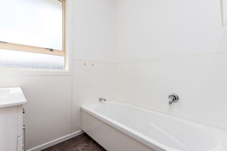 Photo of property in 24 Dalesford Street, Silverdale, Hamilton, 3216