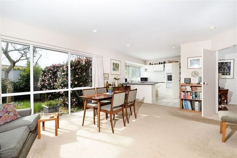 Photo of property in 22 Suncrest Drive, West Harbour, Auckland, 0618